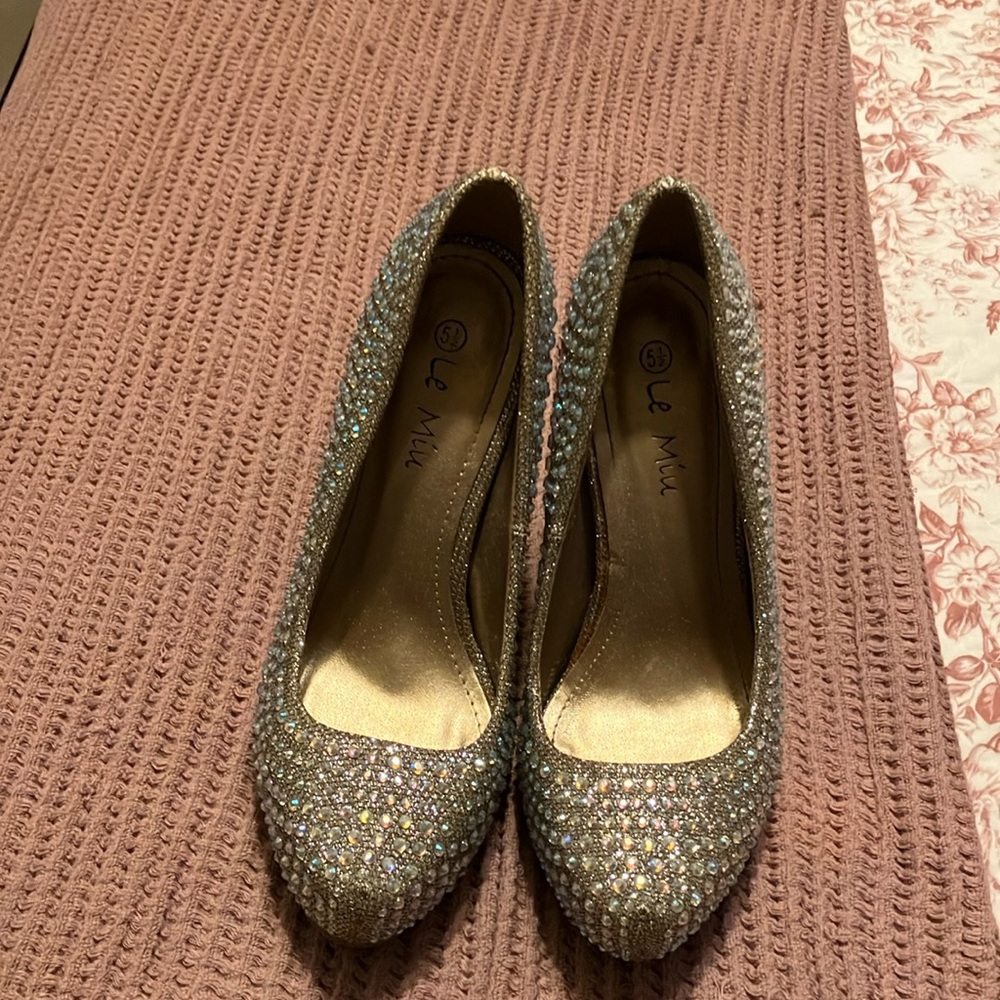 Gold Heels with Textured Elegance and Comfort